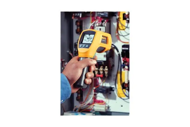 Fluke 566 infrared and contact thermometer testing