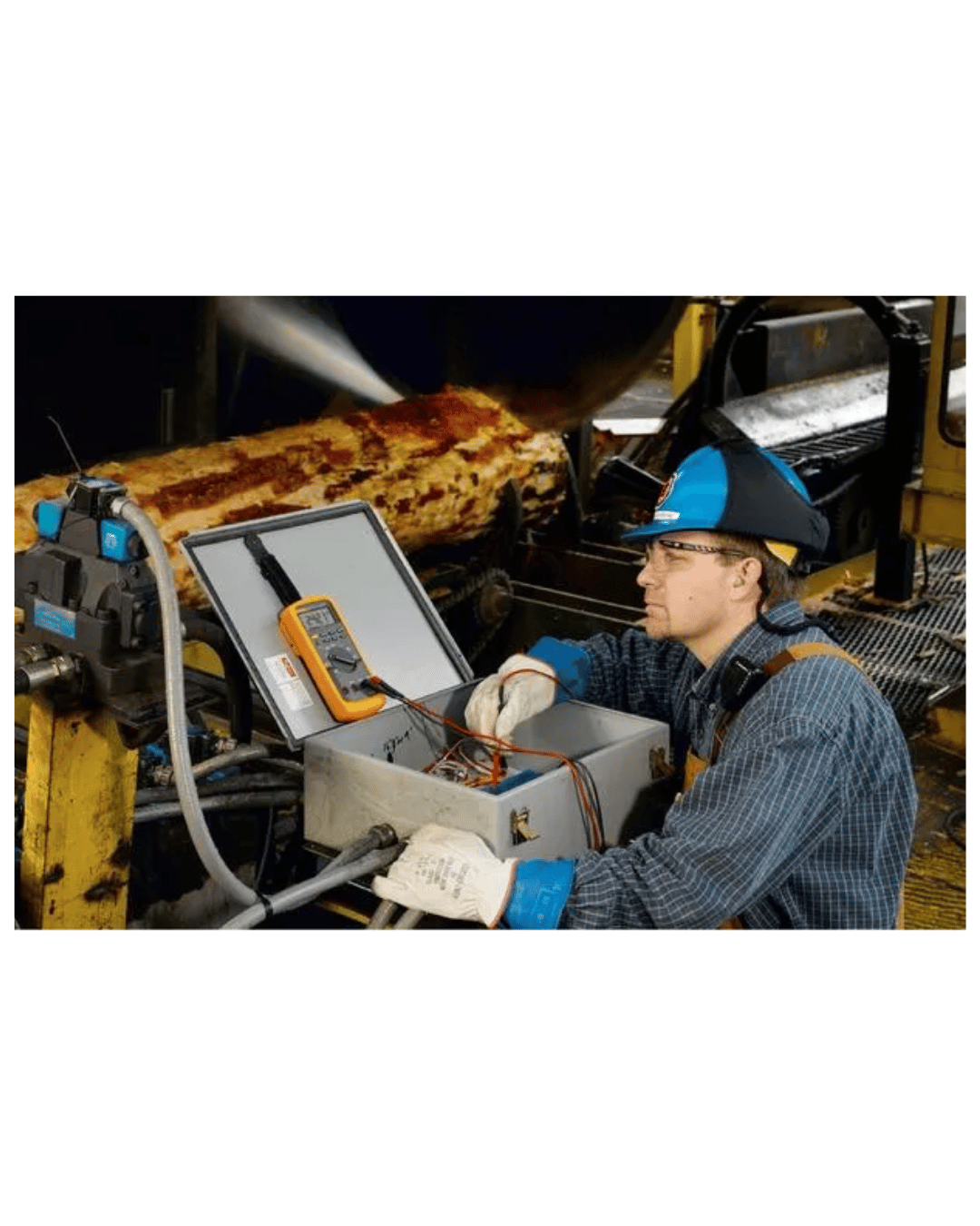 Fluke 87-5 E2 KIT True RMS Multimeter in testing