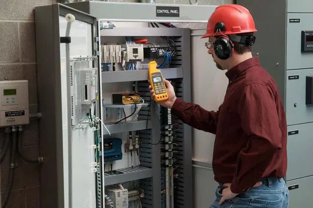 Fluke 773 milliamp clamp meter in testing