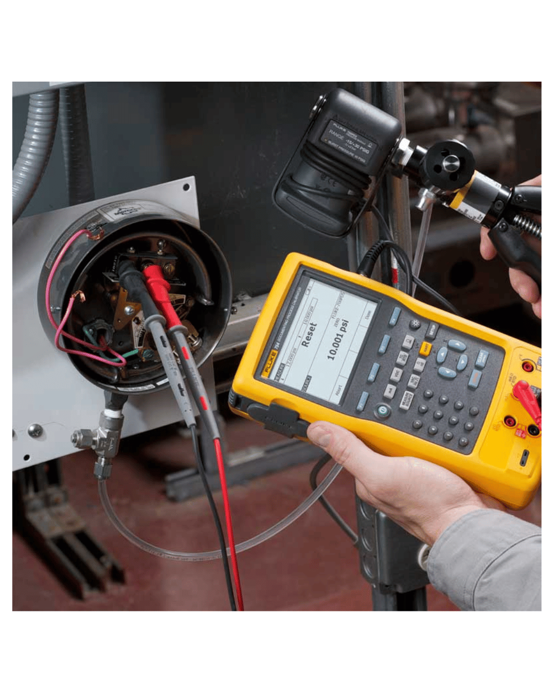 Fluke 754 Documenting Process Calibrator in testing