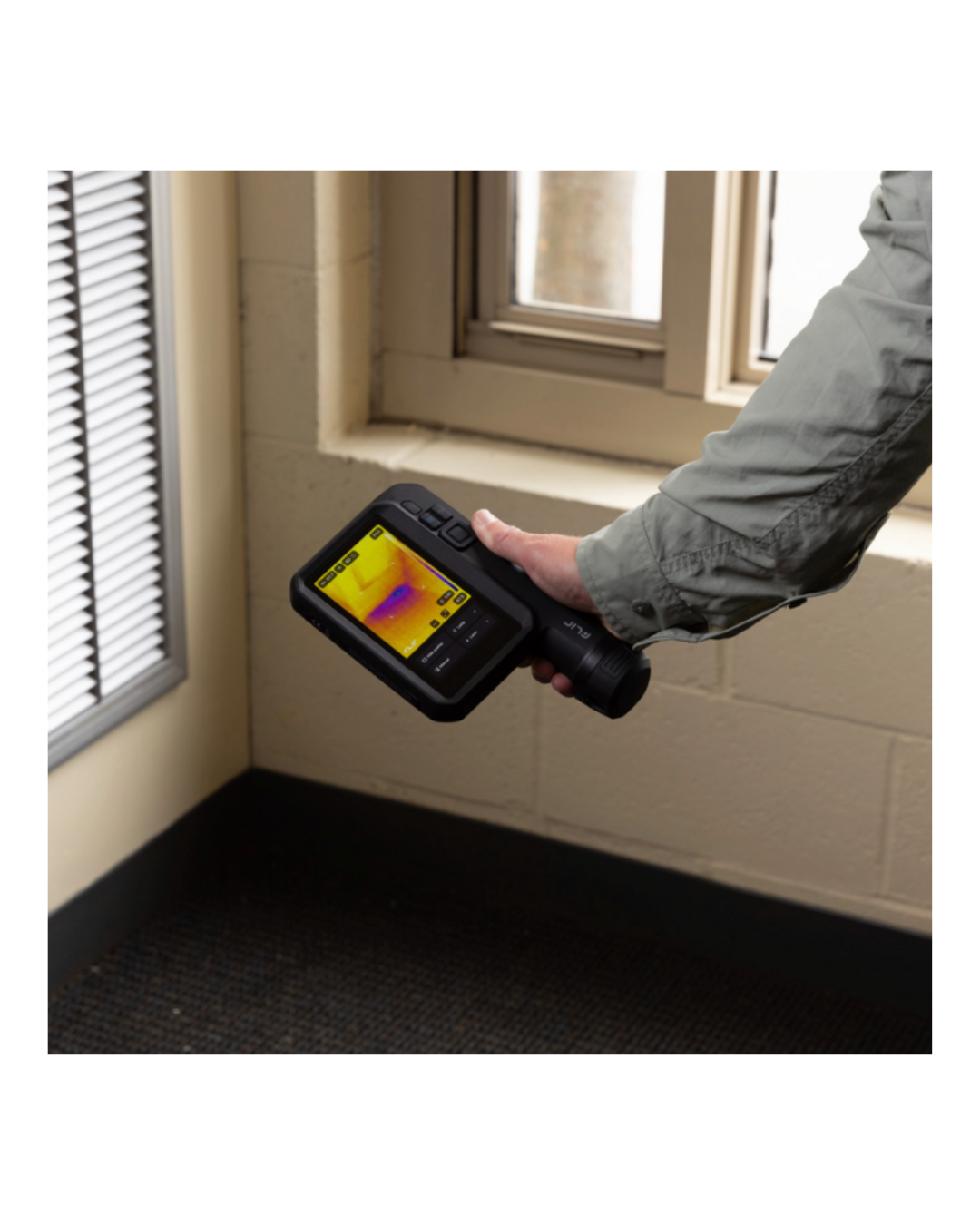 FLIR I34 App-Enabled Thermal Camera in hand