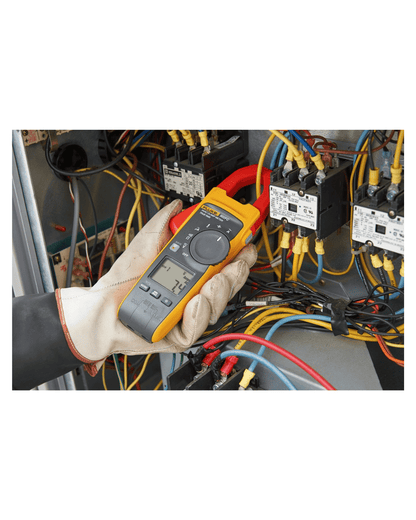 Fluke 902FC wireless True-RMS HVAC clamp meter in testing